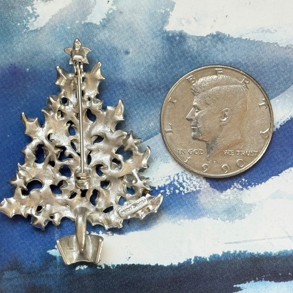 VINTAGE SILVER STARRS Brooch Tree Rhinestone Jewel Tone Holiday Matte Silver - Picture 3 of 5